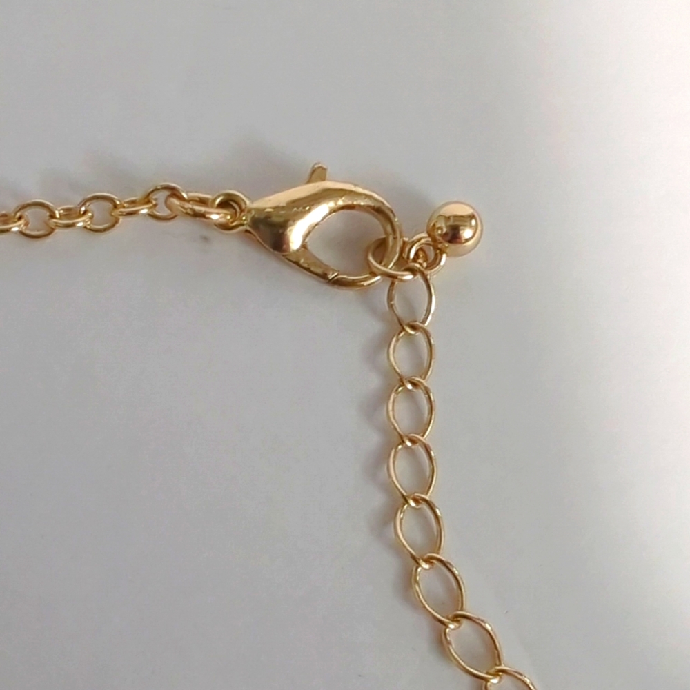 Elegant Gold Color Floral Necklace - Picture 4 of 4